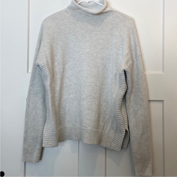 Tahari Ivory cream turtleneck sweater long sleeve - Picture 1 of 5